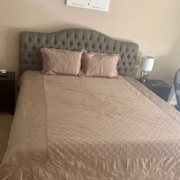 ❌❌SOLD❌❌ Martha Stewart Collection | Bedding Set - Picture 2 of 11